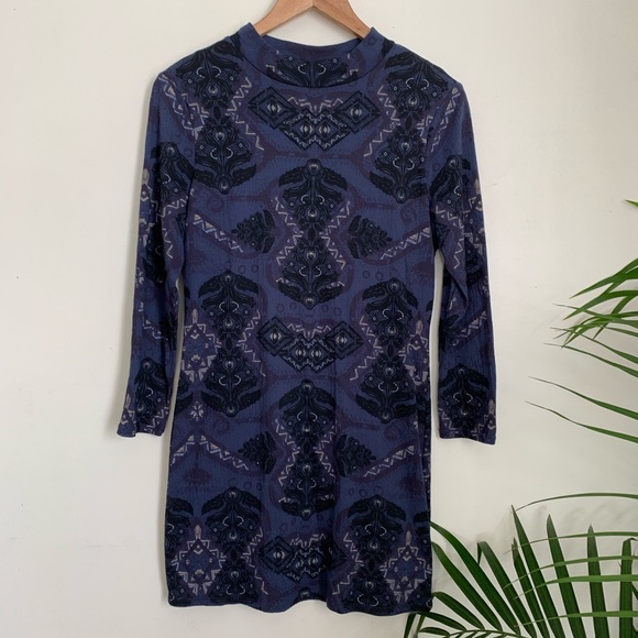 Free People “cute and cozy “ mini with cutout - Picture 2 of 7